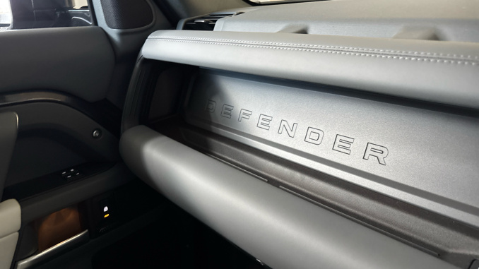 Land Rover Defender 3.0 D250 X-Dynamic HSE 110 5dr Auto Diesel Estate - Image 23